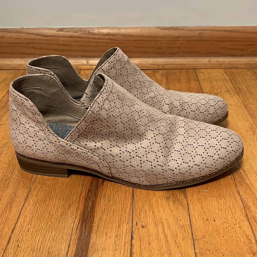 Light Tan Slip on Booties Dr Scholls Be Energized Foam Technology Size 9.5